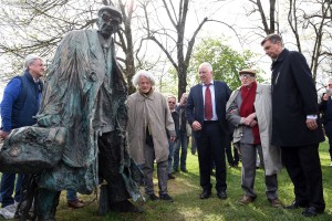 V Tivoliju odkrili spomenik tržaškemu pisatelju Borisu Pahorju