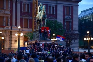 Srbski protestniki: Vučić lopov in Stop diktaturi!