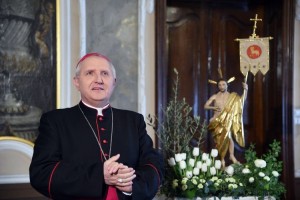 Nadškof Zore pred božičem: V današnjem času je veliko teme, veliko noči