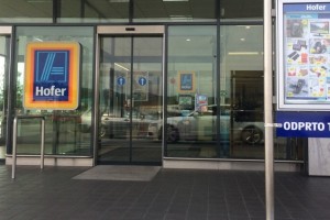 Aldi ostaja kralj med diskontnimi trgovci