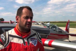 Prekmurski akrobatski pilot prvič na stopničkah