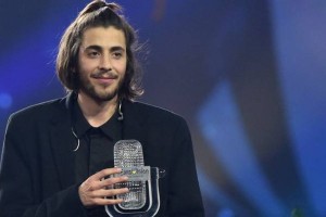 HIT DNEVA: Salvador Sobral - Amar Pelos Dois