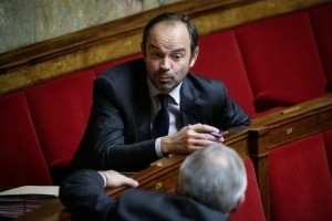 Macron za premierja imenoval republikanca Edouarda Philippa