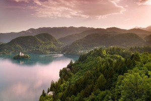 Šef blejskega turizma: Slovenci, poleti nam ne hodite delat gneče