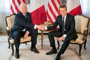 Macron in Trump za skupen odgovor na morebiten kemični napad v Siriji