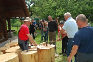 FOTO: Kočevarji in rokodelstvo skozi delavnice 