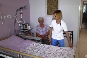 VIDEO: V novomeškem domu starejših višji standard in bralna kultura