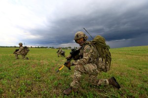 Nato s 50.000 vojaki in letalonosilko kaže svojo moč Putinu