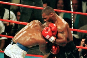 Tokrat brez grizenja? Tyson in Holyfield naj bi ponovno stopila v ring