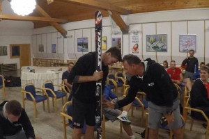 Štuhčeva Dragiću podarila par smukaških smuči 