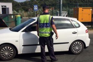 Policija išče okrepitve za varovanje meje