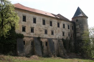 Grad Podčetrtek na prodaj kar na Bolhi 
