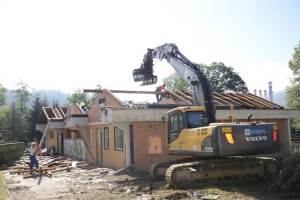 FOTO: Vrtec v Brestanici porušen