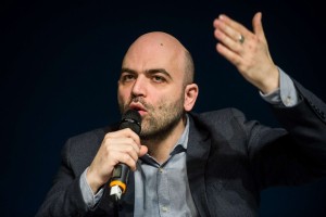 Mafijska tarča Saviano: Salvini je "idiot" in "mafijski minister"