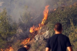 Pri Splitu zgorelo že 4500 hektarjev površin, mesto tudi danes v dimu