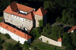 Na gradu Podsreda Glasbeno poletje