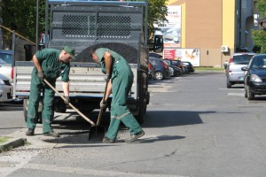Soboški komunalci so se le lotili krpanja najhujših lukenj