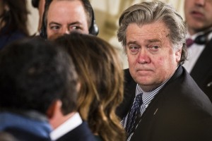 Steve Bannon se podaja "v boj za Trumpa proti njegovim nasprotnikom"