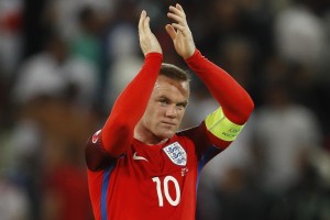 Wayne Rooney do prvega gola in zlomljenega nosa