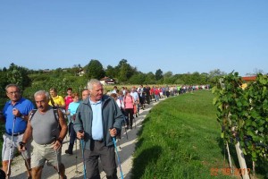 FOTO: Pohod je združil 225 upokojencev