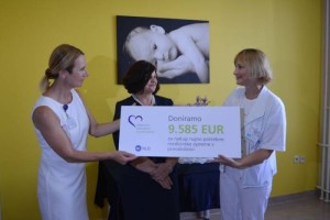 FOTO: NLB predala donacijo Porodnišnici Novo mesto