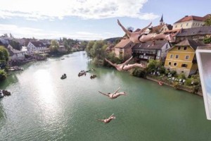 Novomeško Noč nakupov, skoke in odprto kuhno ter festival odneslo vreme