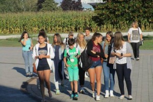 Za več kot 250.000 šolarjev se danes začenja novo šolsko leto 