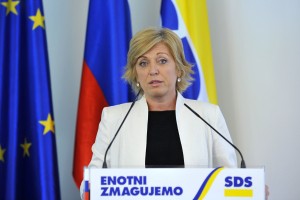 Romana Tomc vendarle dahnila Janezu Janši »DA« za nastop na predsedniških volitvah