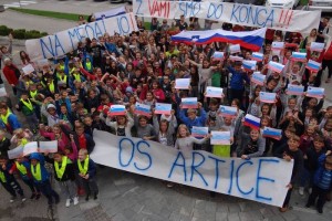 VIDEO: OŠ Artiče glasno navija vse do Istanbula