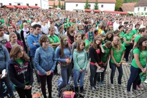 V Stično naj bi danes prišlo 8000 udeležencev shoda katoliške mladine