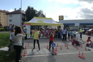 FOTO: Otroci in mladostniki so se v Črnomlju učili varnega obnašanja v prometu 
