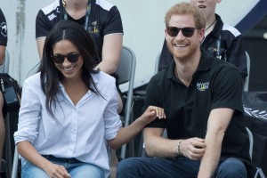 Princ Harry in Meghan Markle sta zaročena, poroka bo spomladi