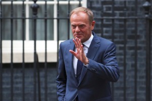 Tusk o opustitvi ideje o brexitu po odstopih Davisa in Johnsona: Kdo ve ...