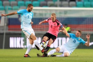 Bezjak z dvema zadetkoma junak v Stožicah; Škoti ob koncu "ukradli" remi