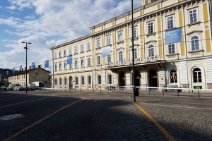 FOTO: Zaradi sumljive torbe evakuirali ljubljansko železniško postajo