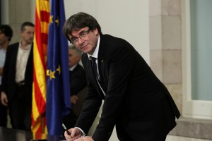 Puigdemont: Katalonijo bom lažje vodil iz Belgije kot iz španskega zapora