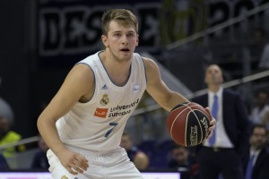 Luka Dončić od obale do obale: Gledalci so noreli ob prodoru in finti našega asa! (VIDEO)