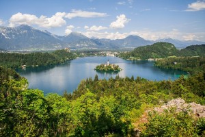 Povodni mož in Uršika bosta plesala na Blejskem otoku