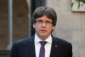 Obupani Puigdemont pisal kolegu, da je "Madrid je zmagal"; zdaj trdi, da je šlo za trenutek šibkosti