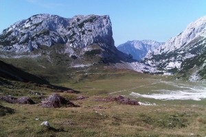 Ogenj uničil Kocbekov dom na Korošici; poškodovani trije tuji planinci