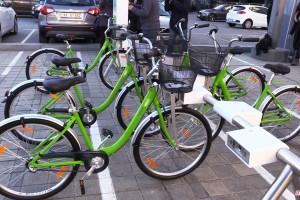 VIDEO: Samopostrežna izposojo koles na voljo tudi v Novem mestu