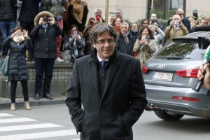 Puigdemont in ministri na svobodi, ne smejo pa zapustiti Belgije