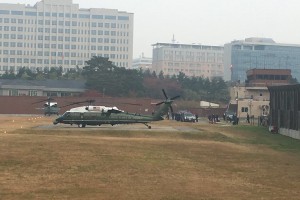 Helikopter s Trumpom je bil že na poti proti meji s Severno Korejo, a se je obrnil