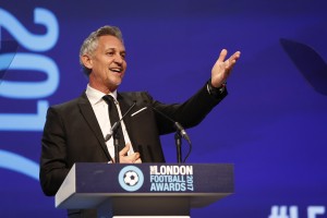 Gary Lineker je pripravljen pri sebi doma gostiti begunca, poslanec konservativcev bi ga poslal na čoln ilegalnih priseljencev