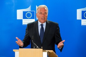 Evropski komisar: Množičnih migracij ne bomo mogli ustaviti