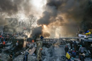 Ob obletnici zatrtja praške pomladi so demonstranti v Pragi spomnili na rusko okupacijo Ukrajine