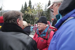 "Titofili" romali v Dražgoše: rdeče zvezde, partizanščina, Kučan in Jankovići (FOTO)