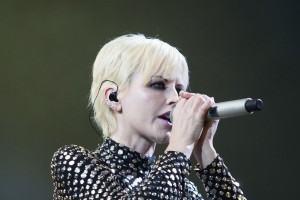 Oboževalci v šoku! Nenadoma je umrla pevka The Cranberries Dolores O'Riordan