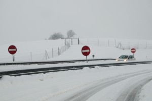 Prava zima šele prihaja: ledene temperature in kar do pol metra snega!