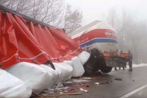 VIDEO: Verižno trčenje na hrvaški strani zaprlo mejni prehod Starod